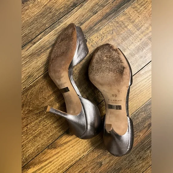 BADGLEY MISCHKA WOMENS BRIDAL DARK SILVER PUMP HEEL SIZE 6 - Picture 8 of 9